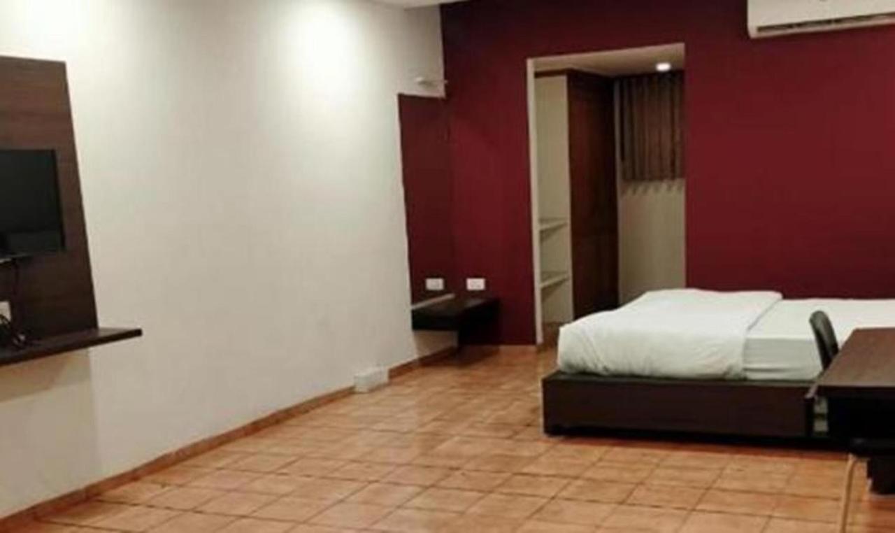 Hotel Sun N Step Club 아흐메다바드 외부 사진