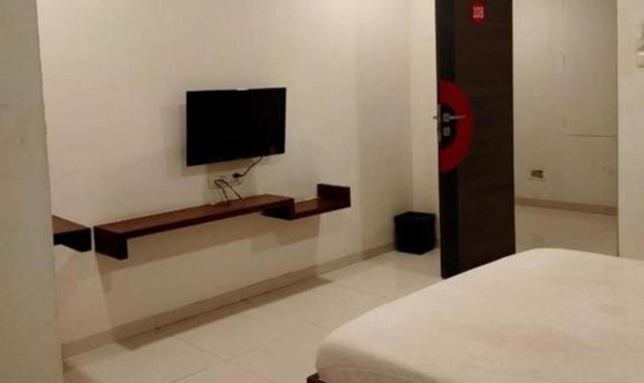 Hotel Sun N Step Club 아흐메다바드 외부 사진